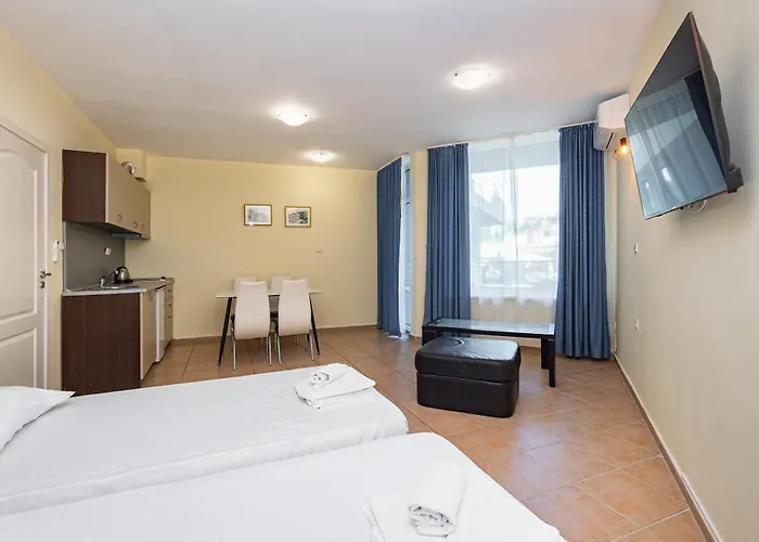 Lejlighedshotel Favorit 3*