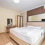 Ξενοδοχείο με διαμερίσματα Favorit 3*