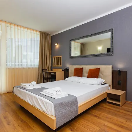 Apartmanhotel Favorit Napospart