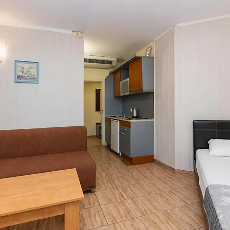 Апарт-готель Favorit