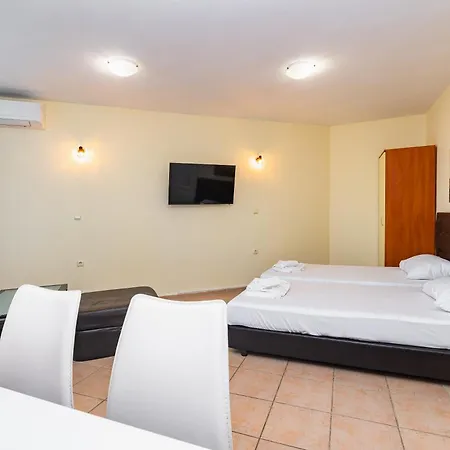 Apartmanhotel Favorit 3*