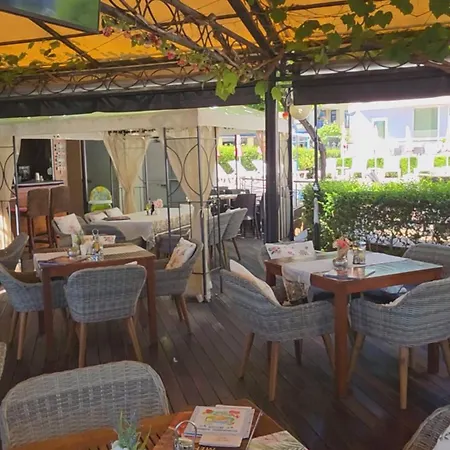 Favorit 公寓式酒店 阳光海滩