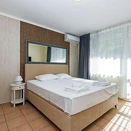 Favorit Hotel apartamentowy 3*