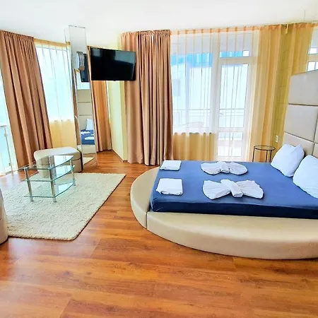 Aparthotel Favorit 3*