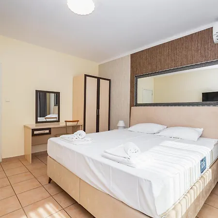 Aparthotel Favorit 3*