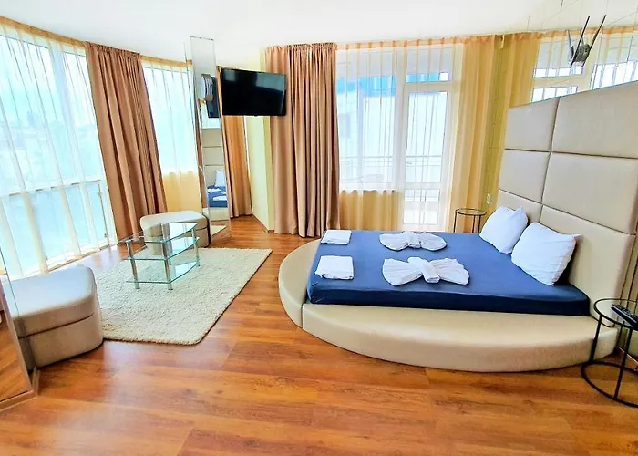 Aparthotel Favorit 3*