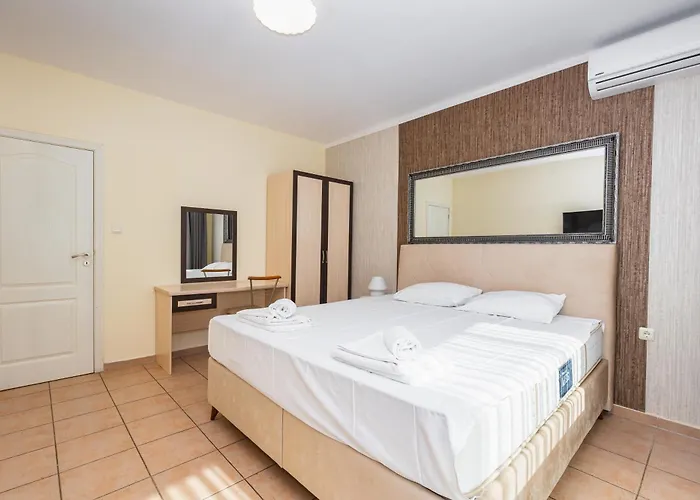 Aparthotel Favorit 3*