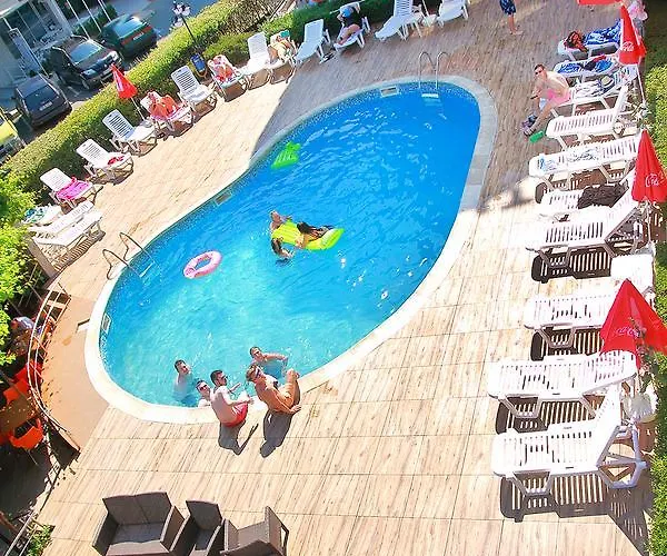 Aparthotel Favorit 3*