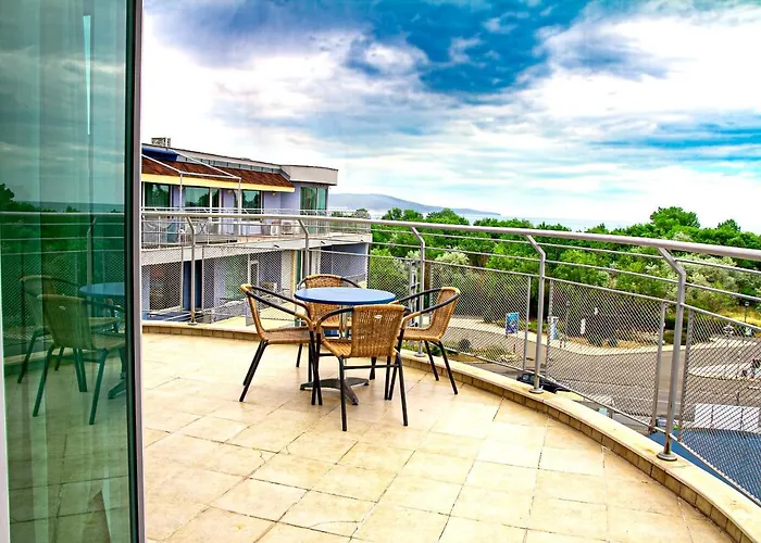 Favorit Aparthotel 3*